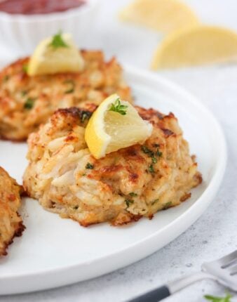 Keto & Whole30 Maryland Crab Cakes | with Sauce Recipes