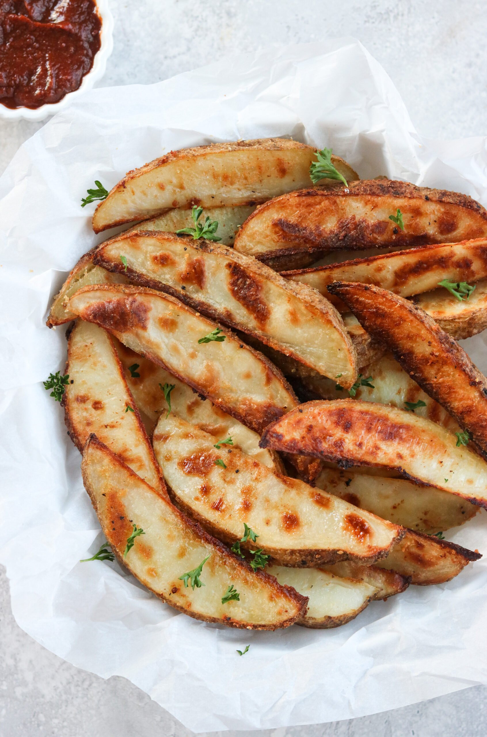 Crispy Baked Potato Wedges with sauce