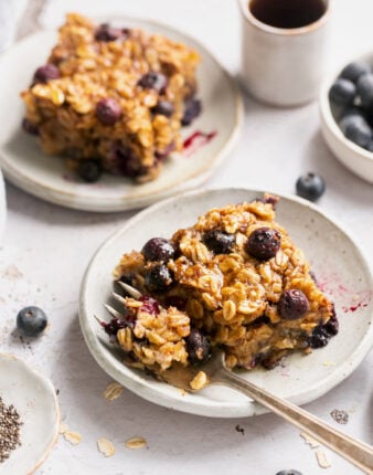 Easy Vegan Baked Oats with Protein Powder